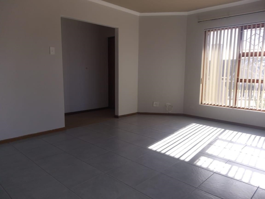 To Let 3 Bedroom Property for Rent in Heiderand Western Cape